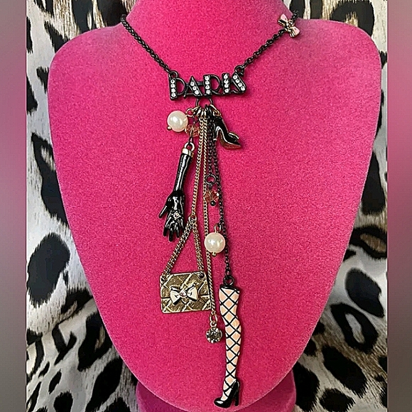 RARE Vintage! BETSEY JOHNSON Paris Is Always A Good Idea Drop Charm Necklace. - Picture 1 of 17